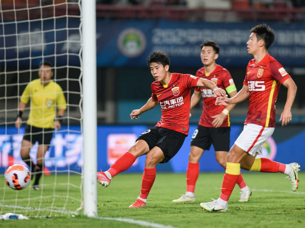 【中超】古斯塔沃进球后伤退,王燊超乌龙送礼,海港险胜梅州2-1 【中超】古斯塔沃进球后伤退,王燊超乌龙送礼,海港险胜梅州2-1