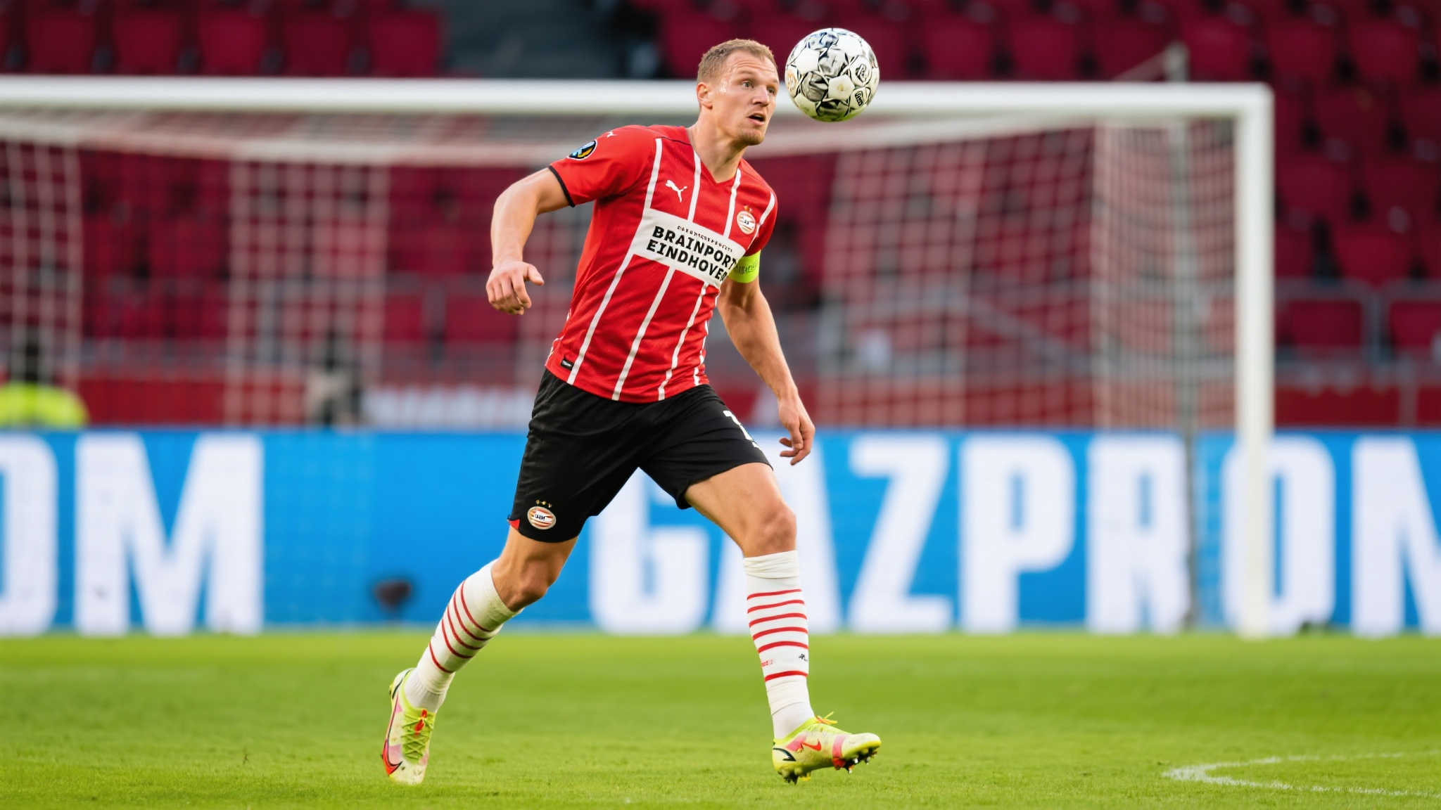 24/25赛季欧冠空中对抗王:吕克-德容成功69次夺顶 24/25赛季欧冠空中对抗王:吕克-德容成功69次夺顶